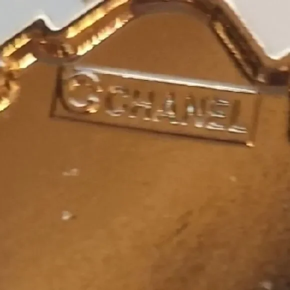 CHANEL Pink and Gold Necklace with Heart Motif - Picture 4 of 4